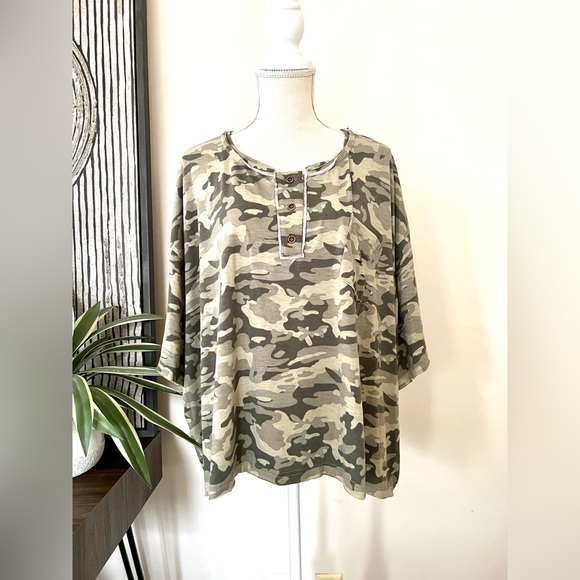 POL Tops - POL Camouflage Slouchy T-Shirt Size Large